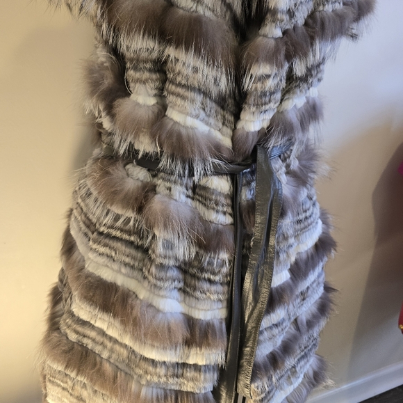 100%  SILVER FUR  VEST  With Rabbit Fur trimming - Picture 10 of 11